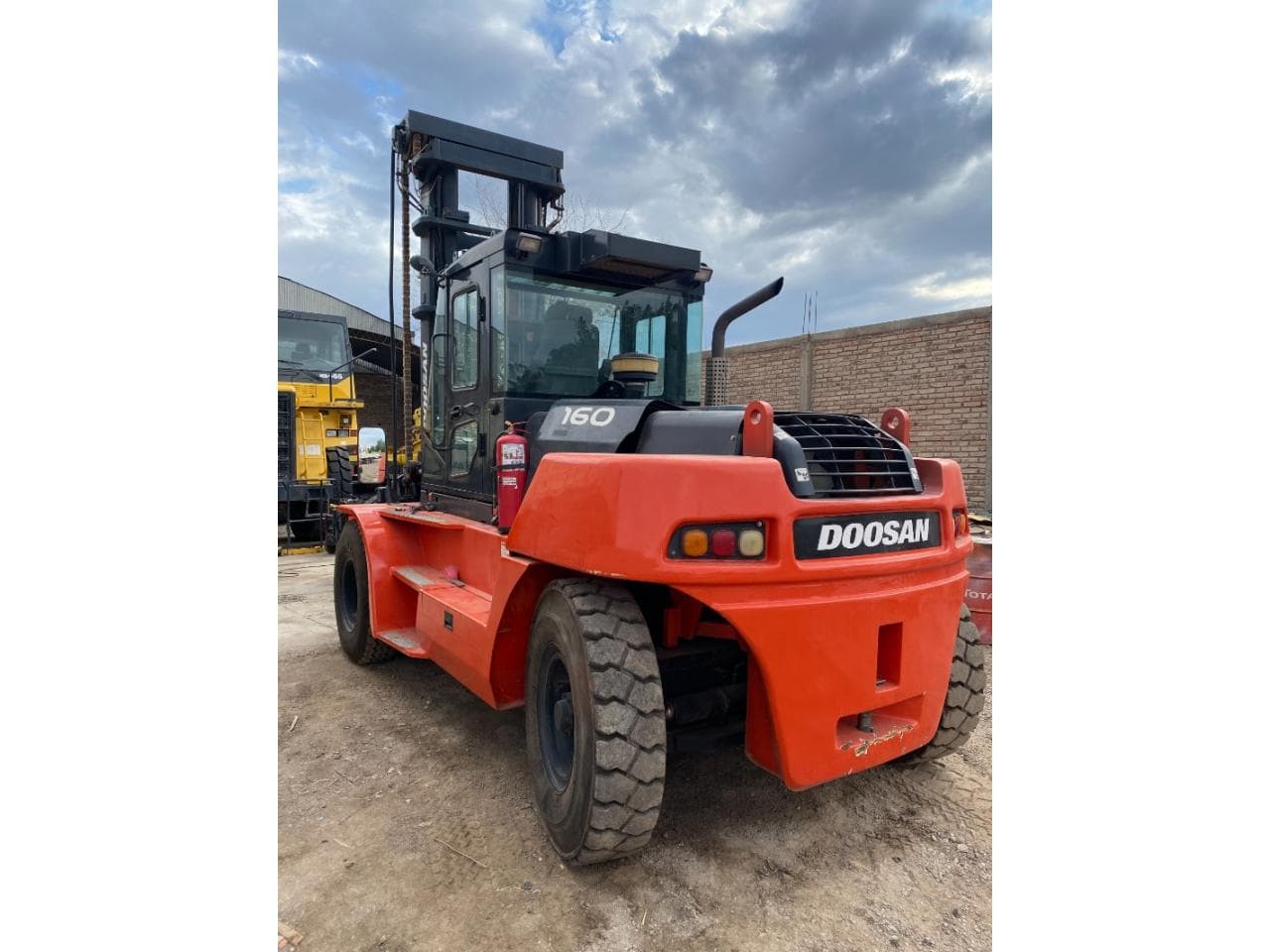 Autoelevador Doosan Modelo 160 - 16 Toneladas - Torre Doble 5.5 M Altura - Joystick - 2012