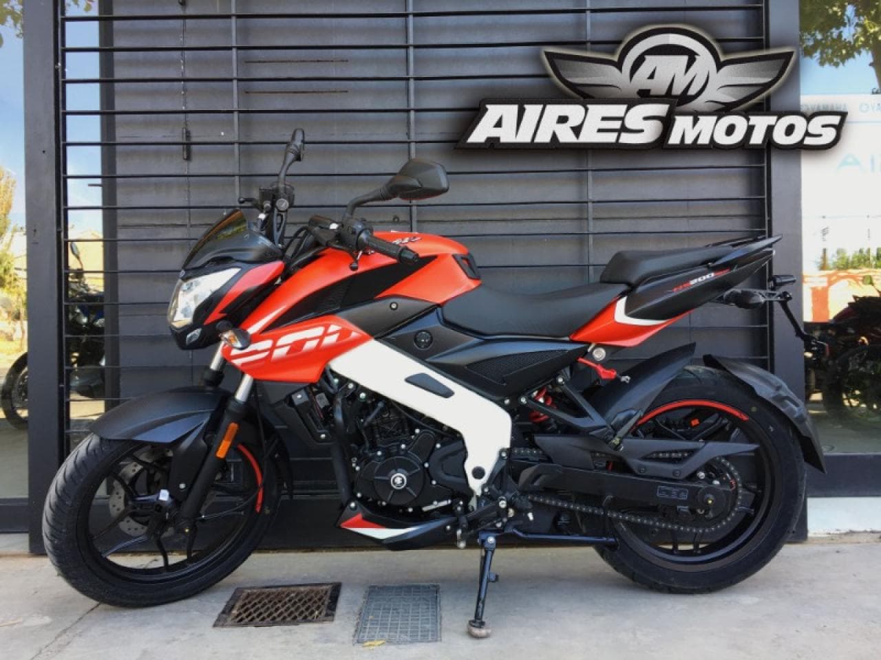 Bajaj Rouser Ns 200 2023 Usada *** Aires Motos *** Financiación Con Dni / Tarjetas De Crédito 24 Meses / Permutas...