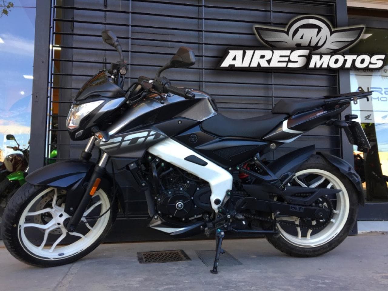 Bajaj Rouser Ns 200/ 2023 Usada *** Aires Motos *** Financiación Con Dni / Tarjetas De Crédito 24 Meses / Permutas...