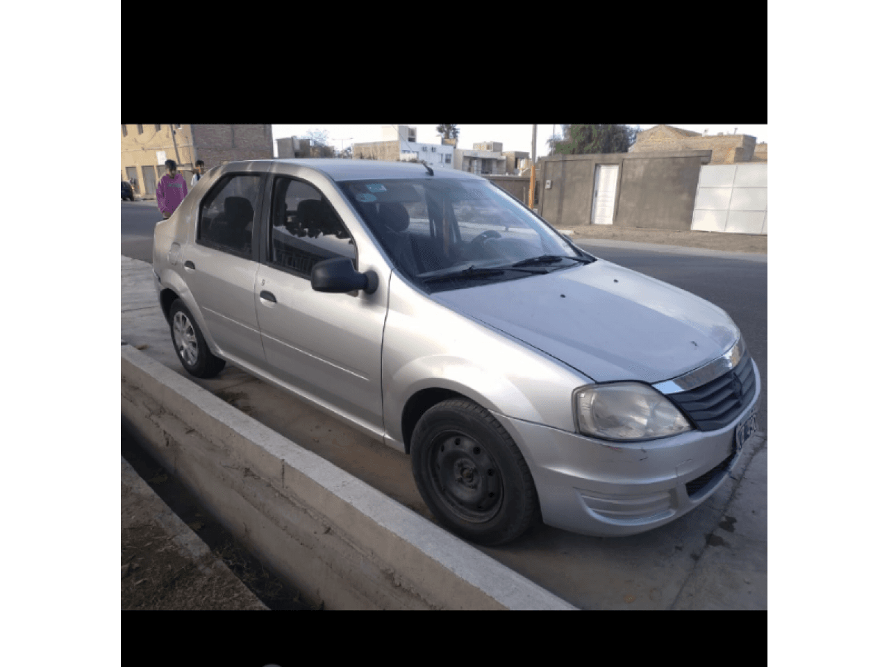 Renault Logan Año 2012, Recien Pintado