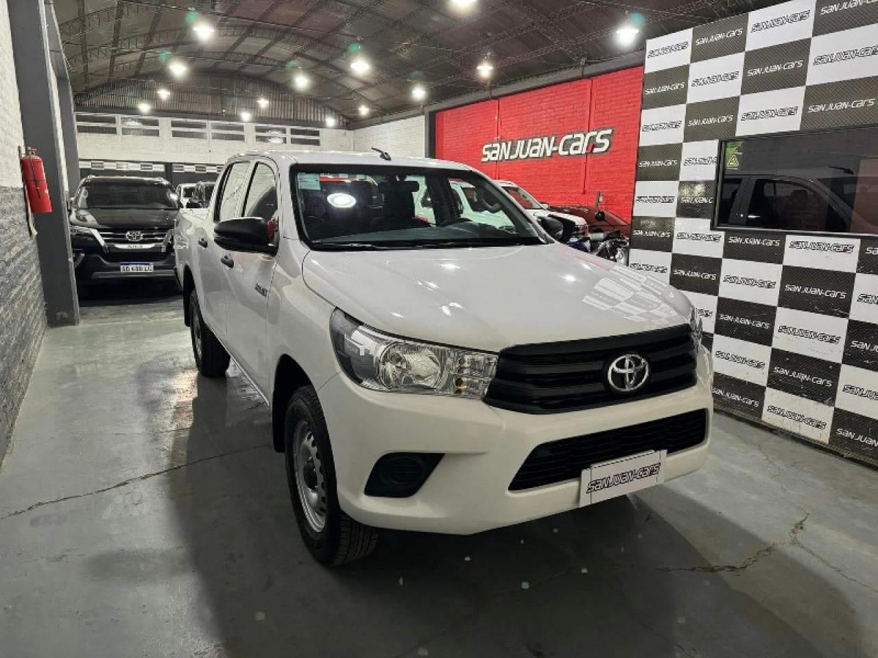 Toyota Hilux 2.4 Dx 4x4 2026 0km Entrega Inmediata.
