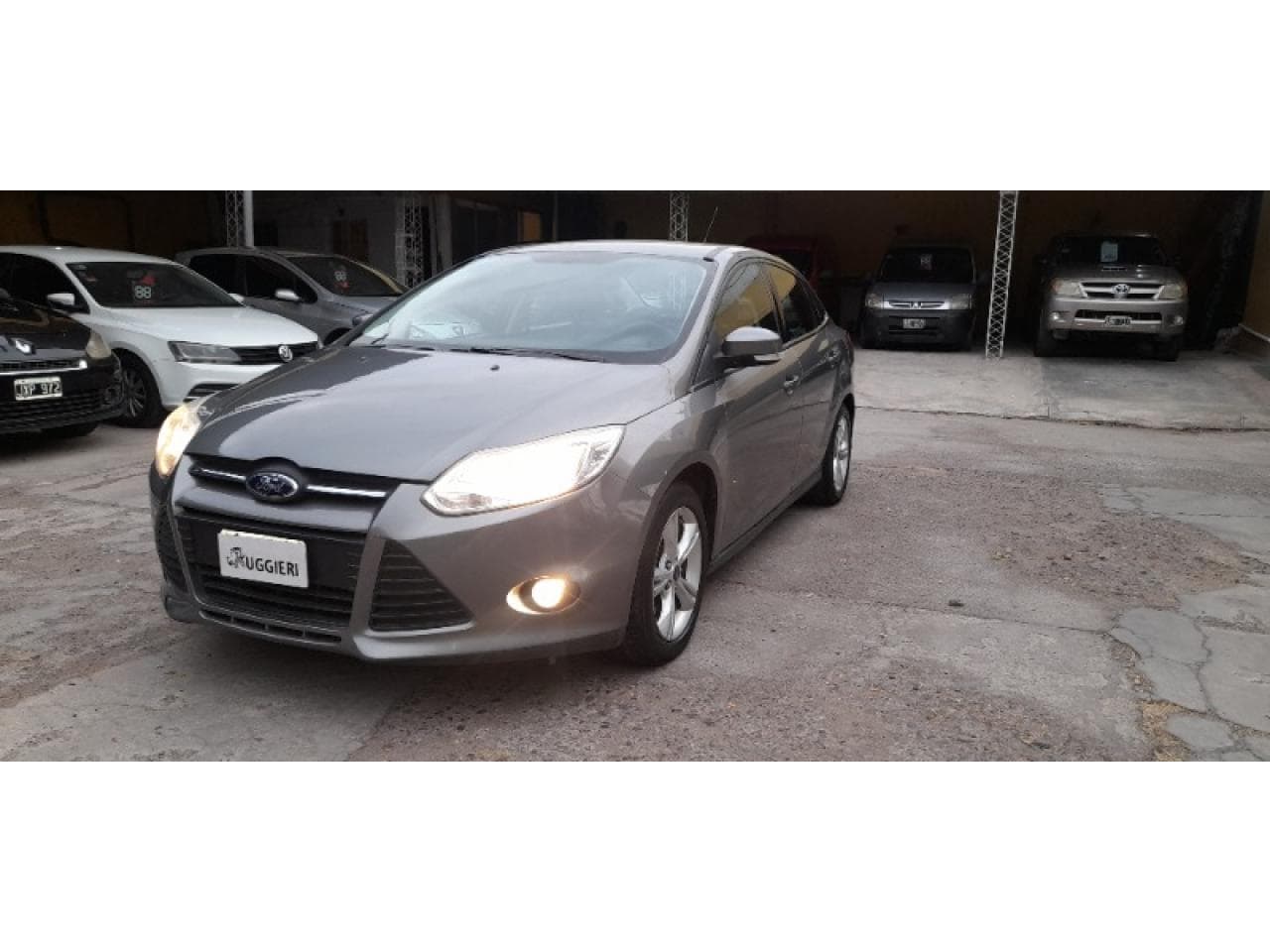 Ford Focus S 1.6 Sedán. Año 2014. Primera Mano.
