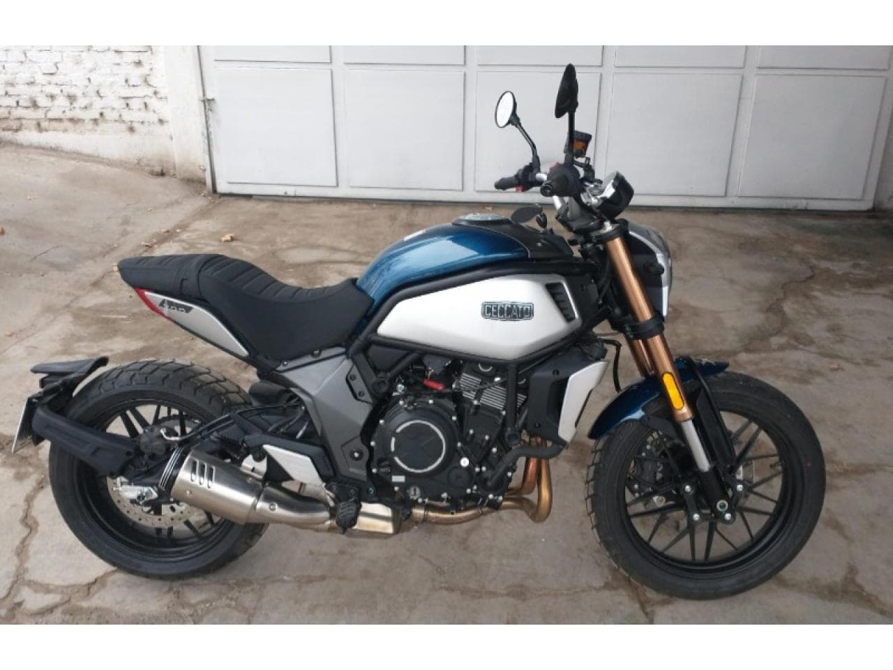 Cf  Moto 700