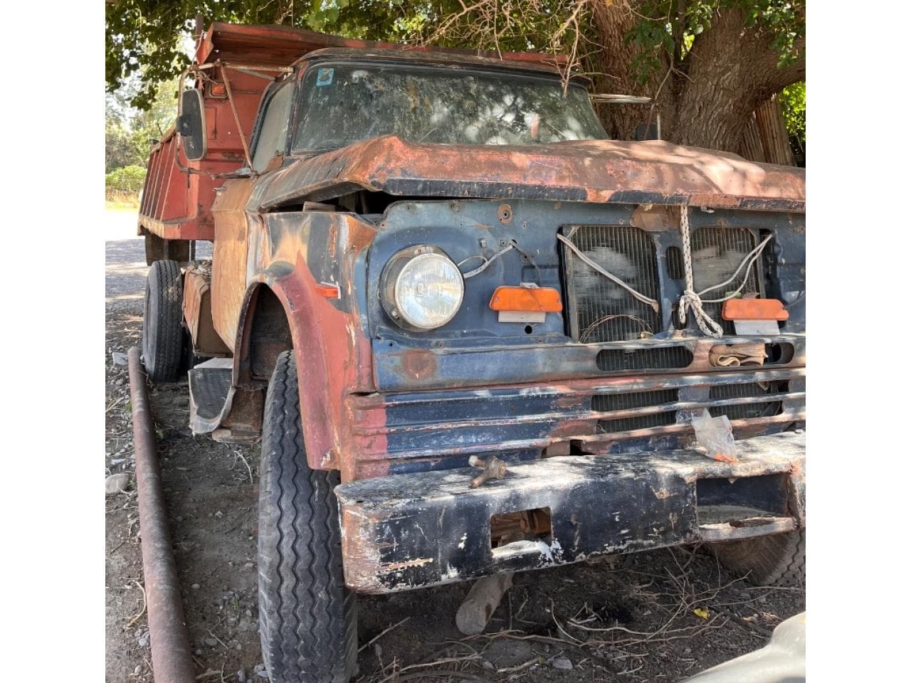 Dodge 600 Volcador - Escucho Ofertas