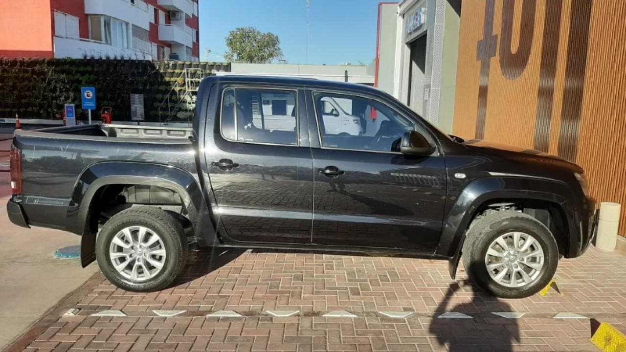 Volkswagen Amarok Comfortline 4x2 2022  Excelente Estado