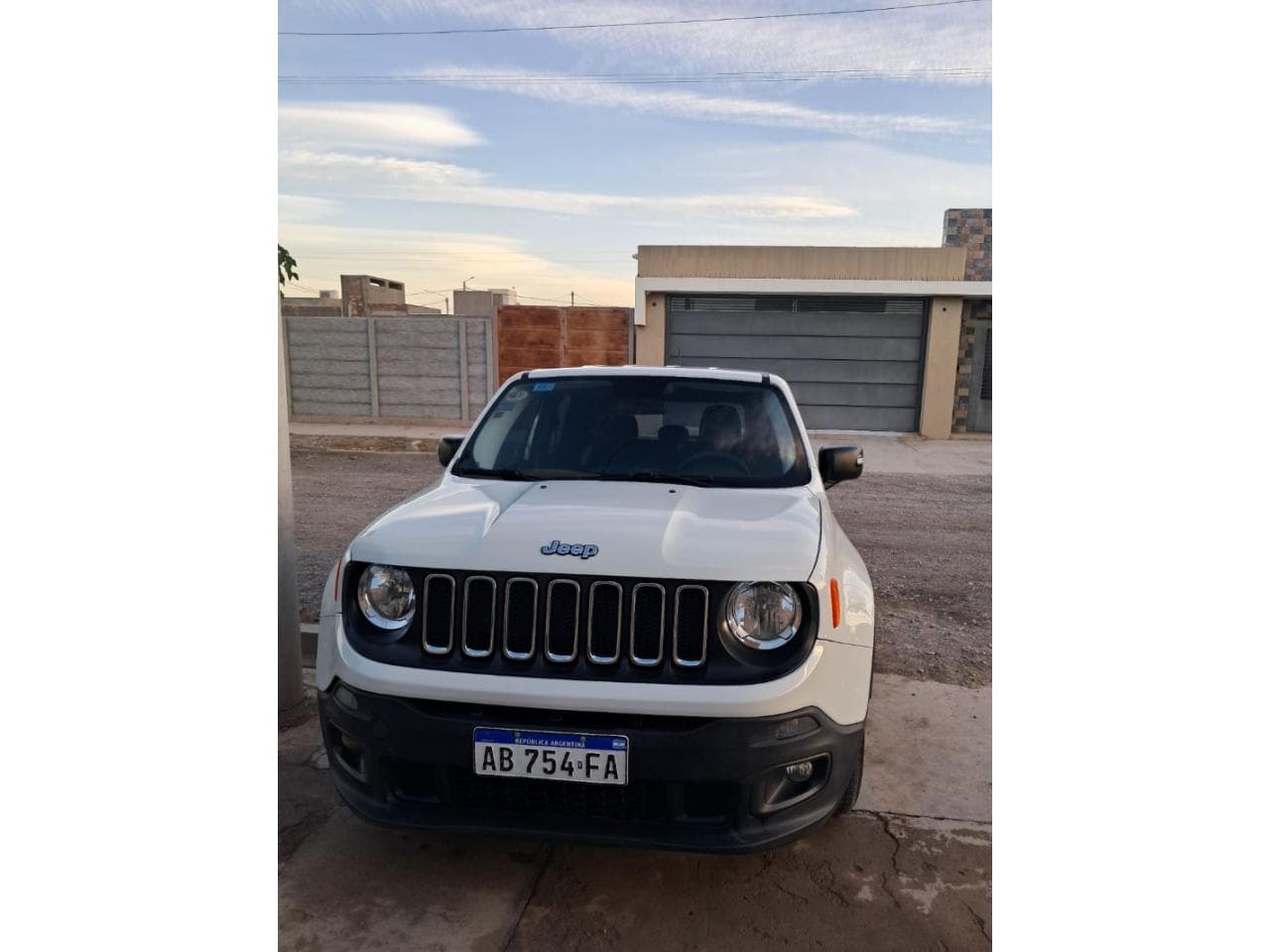 Jeep Renegade 1.8l Sport, 2017, 110000km, Blanco, Impecable.