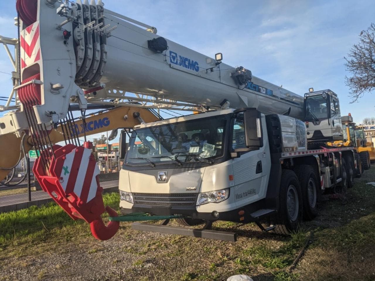 Grua Sobre Camion Xcmg Modelo Xct90br - 90 Tn - 58 M - 82 M Largo De Pluma - Motor Weichai - 0km