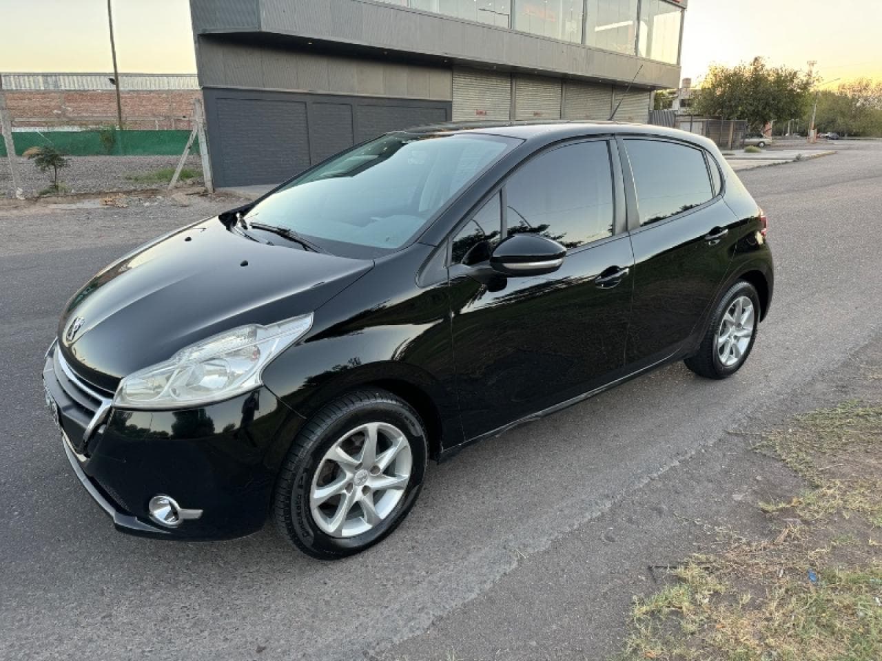 Peugeot 208 Allure Nav Touch Screen Financió Permuto