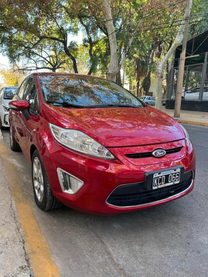 Ford Fiesta Kinetic Titanium 2011 Impecable..