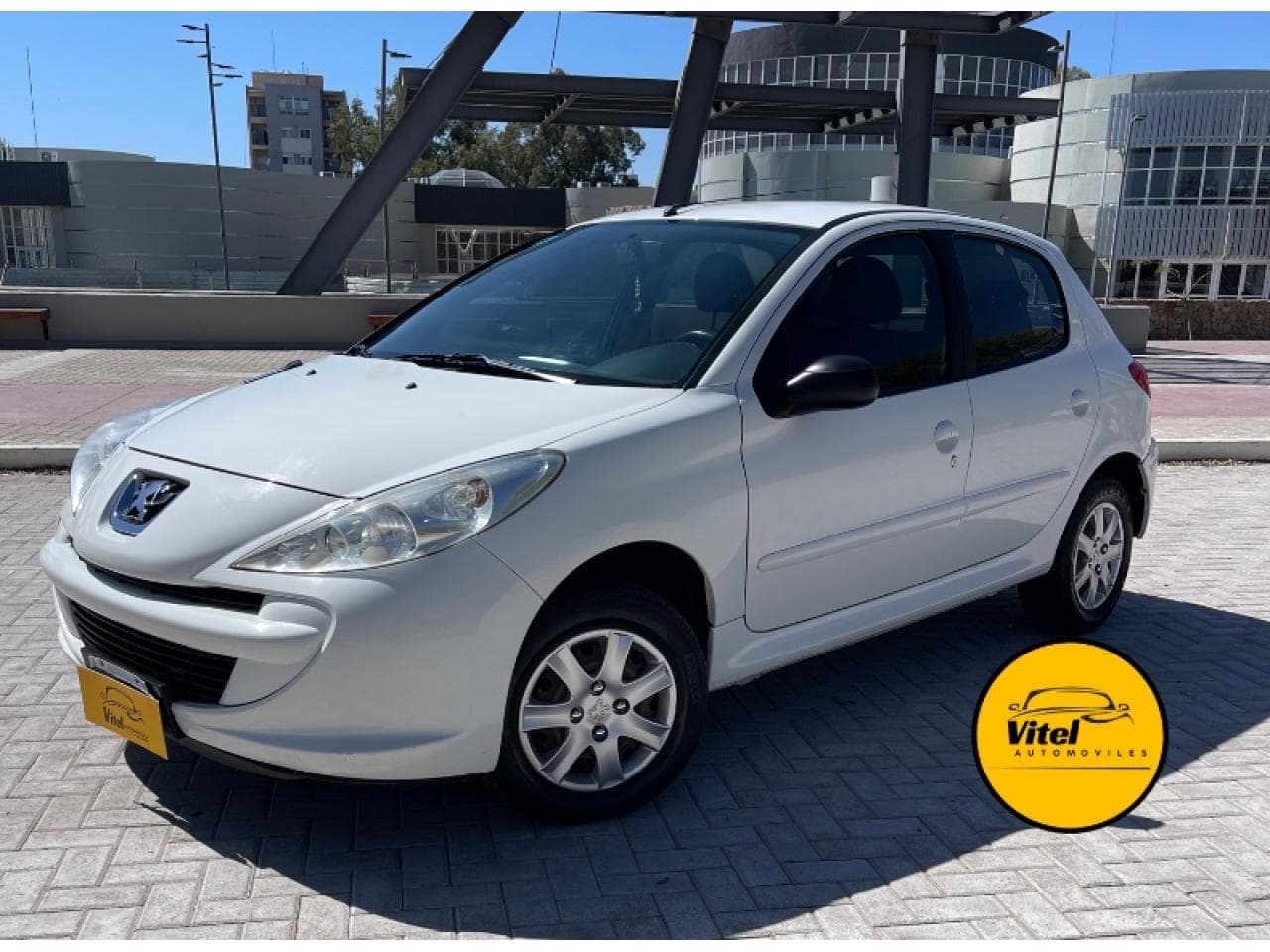 🟡 Peugeot 207 Allure 1.4  Año 2013
