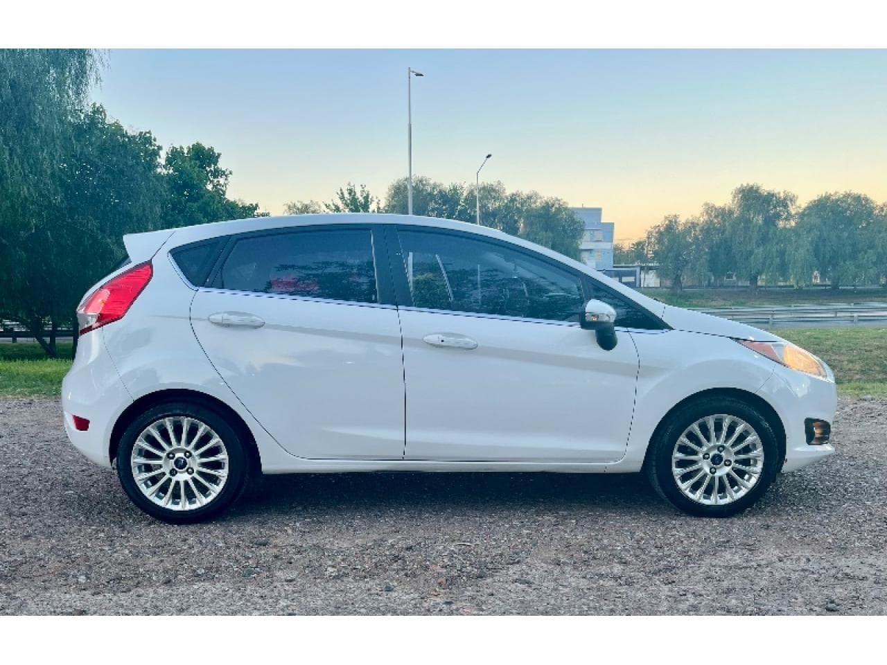 Ford Fiesta Kinetic Titanium 2016