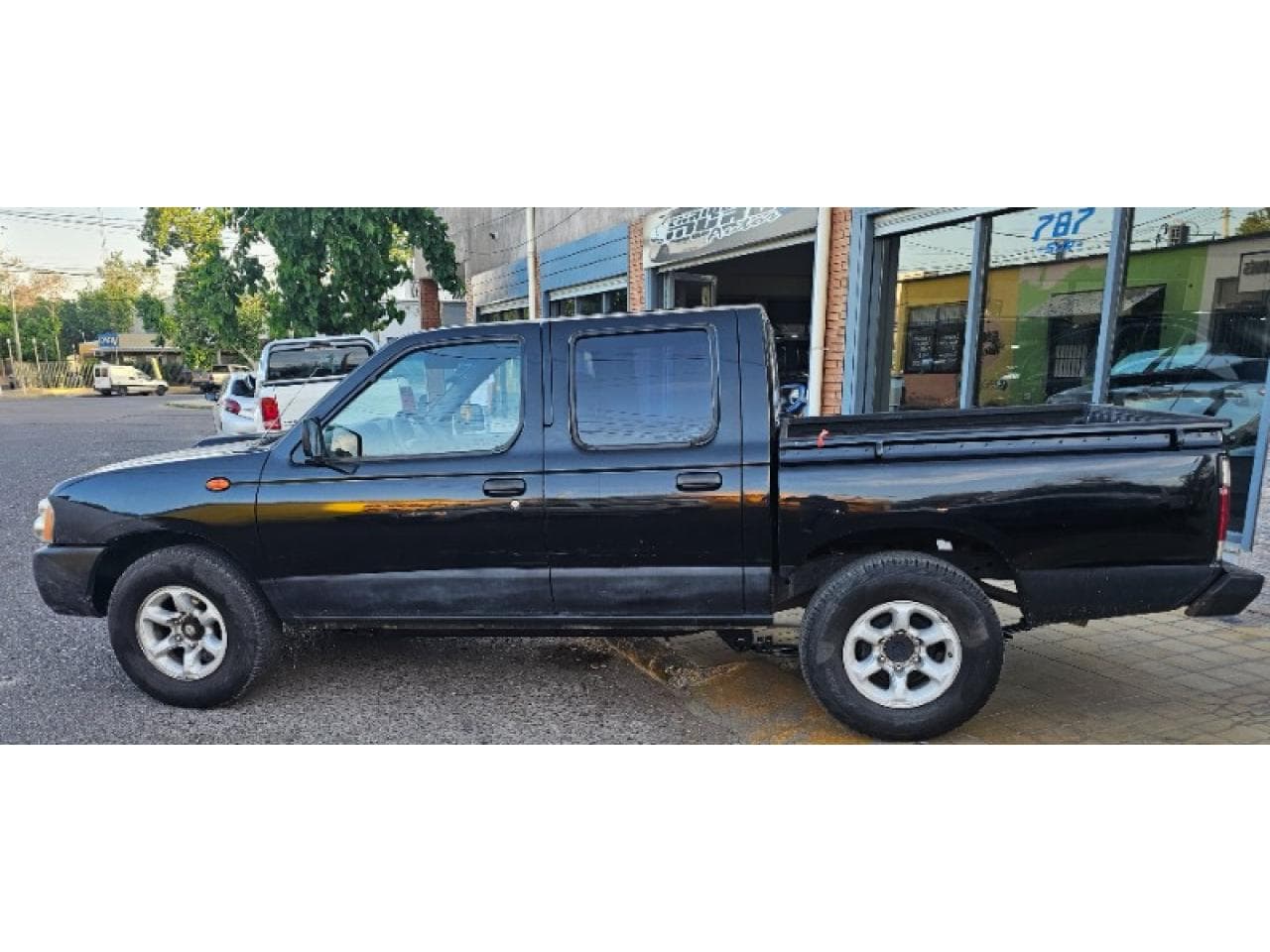 Nissan Np300 2.5 Cabina Doble 133cv 4x2 2011