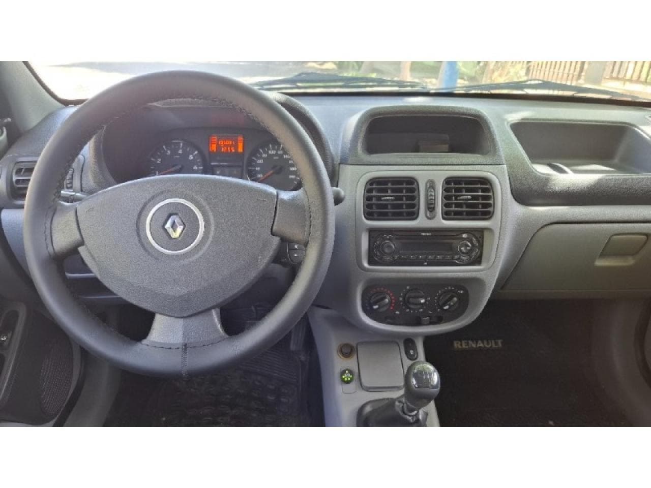 Renault Clio 5p Authentique 1.2 Pack 2 2012