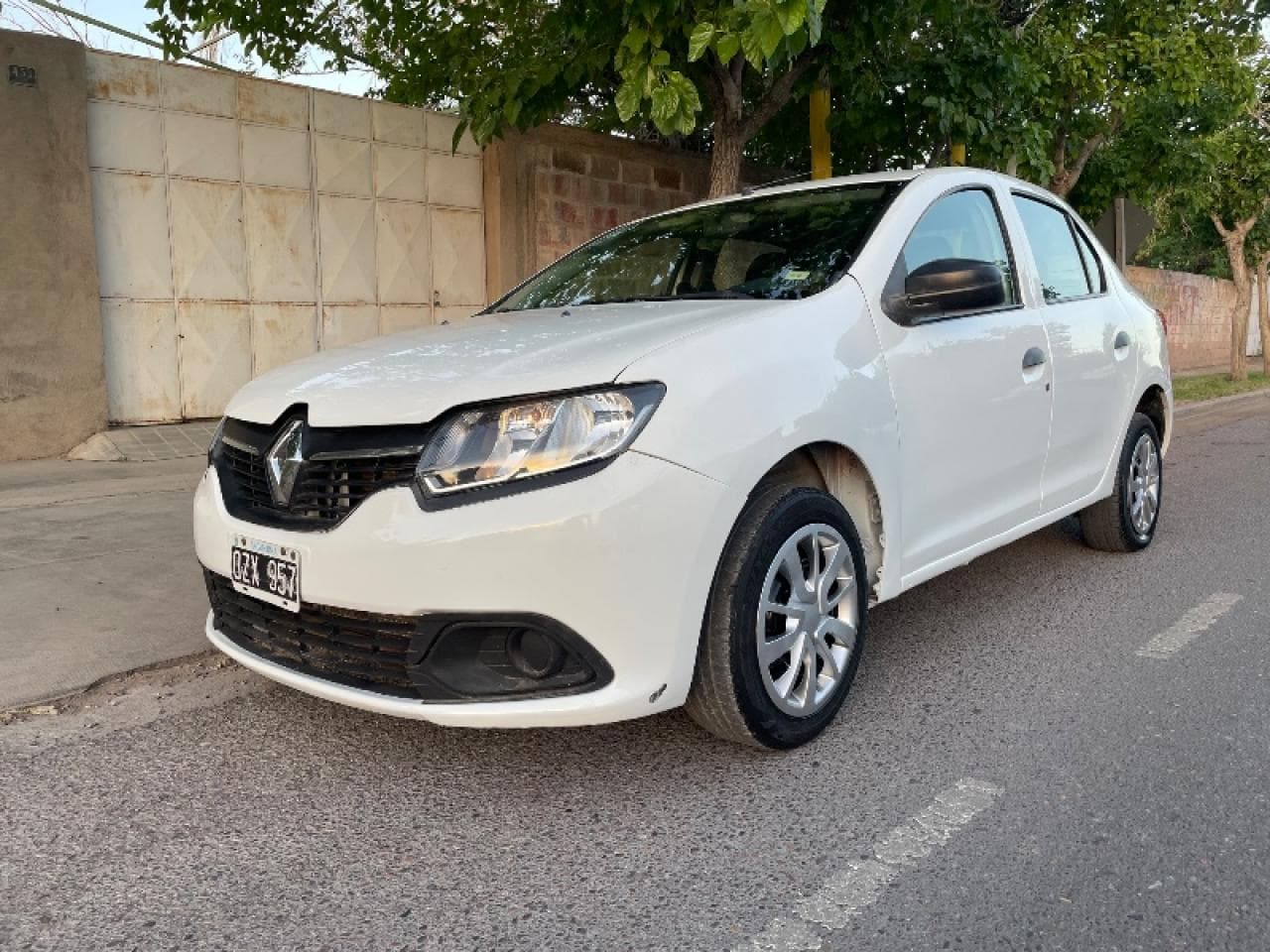 Renault Logan 2015 Contado/ Permuto