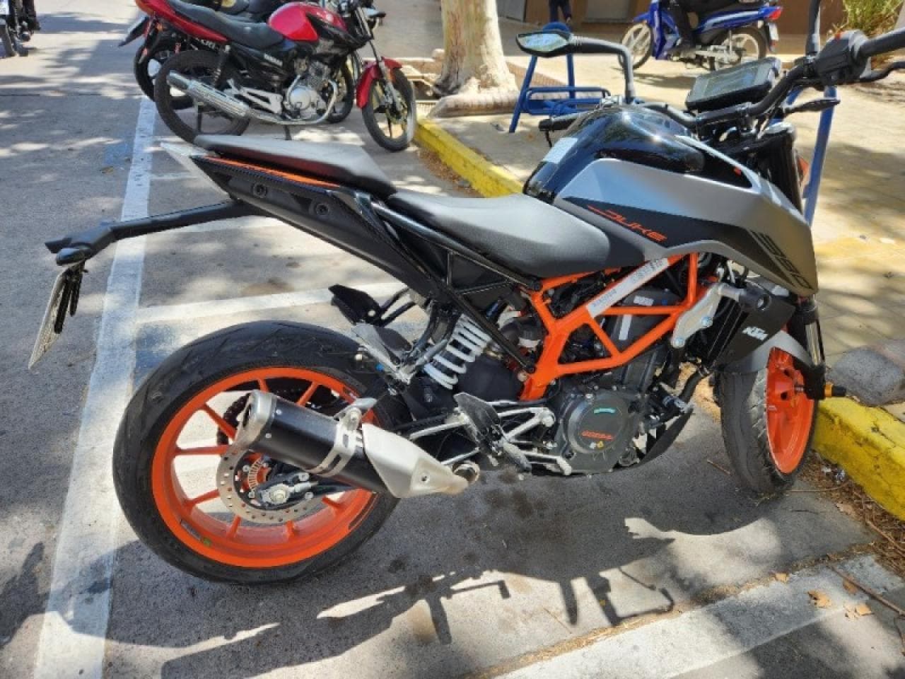 Liquido Ktm Duke 390. 2023. 7500 Km. Menos De Info