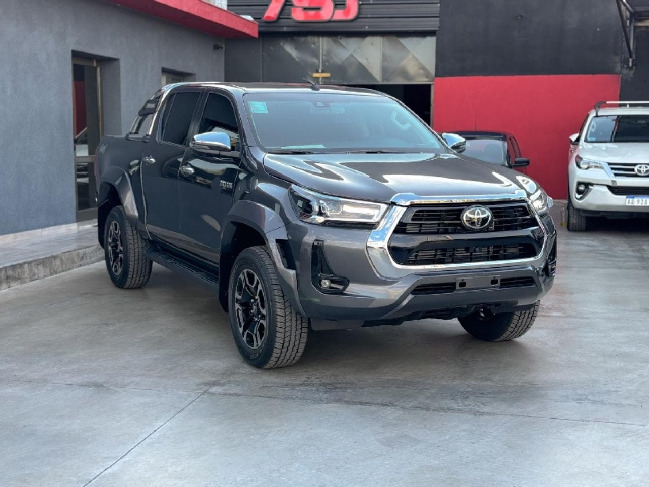 Toyota Hilux 4x4 D/c Srx 2.8 Tdi 6 A/t 2025 Unidad Okm