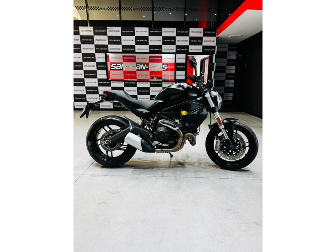 Ducati Monster 797, Año 2017, Solo 3000 Km Impecable