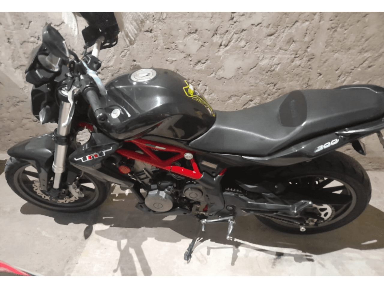 Hoy 🏍️ Benelli Tnt 300 (2018) - Titular - Excelente Estado ‼️