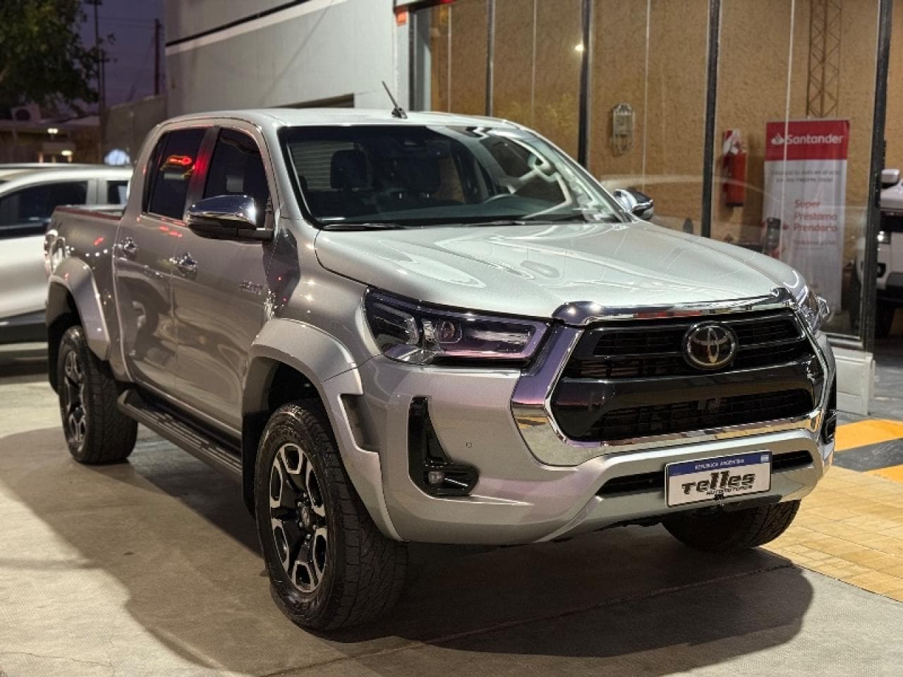 Toyota Hilux Srx 4x4 A/t 204cv L24 Año 2023