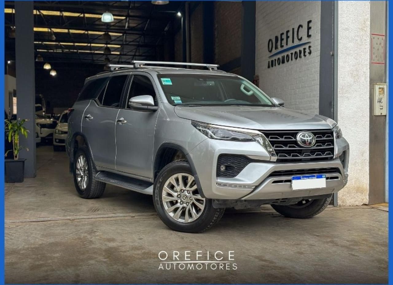 Toyota Hilux Sw4 Srx At 7 Asientos 2021