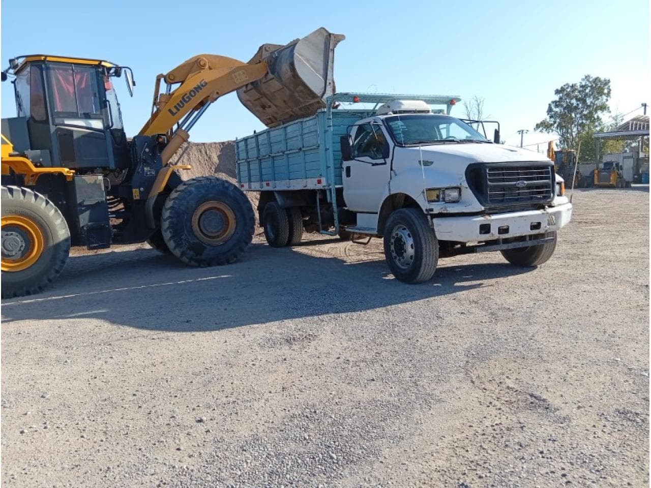 Ford 14000 Volcador 2001