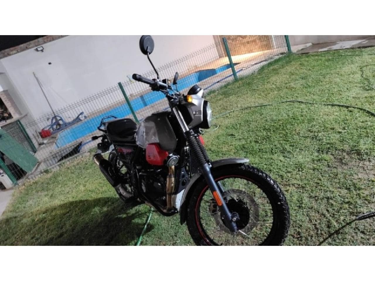 Royal Enfield Scram 411cc 2200km