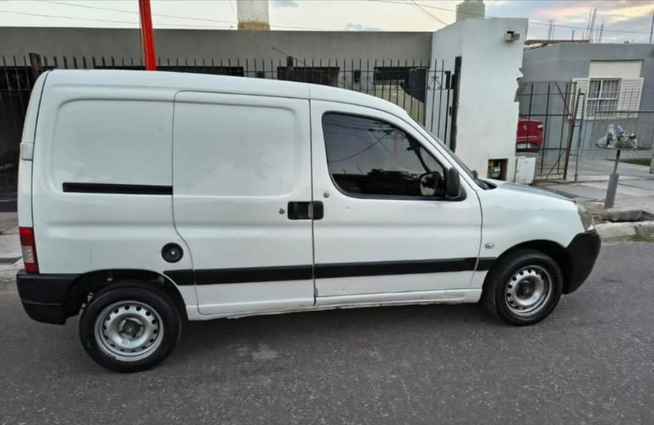 Peugeot Partner 2013 Con Contrato De Trabajo.. 12.500.000.escucho Oferta