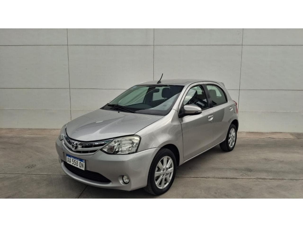 Toyota Etios Xls 5p Mt 2016 $ 18.450.000+ Transferencia $ 738.000. Financiacion - Permuta