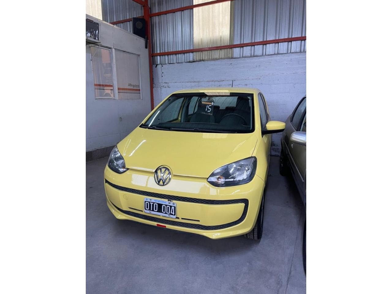 Volkswagen Up. 2015 Financiación Permuta