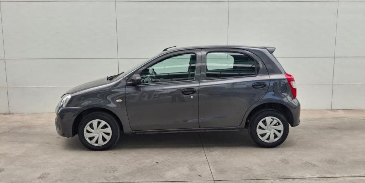 Toyota Etios X 5p Mt 2021 $ 19.619.000 + Transferencia $ 1.500.000. Financiacion - Permuta