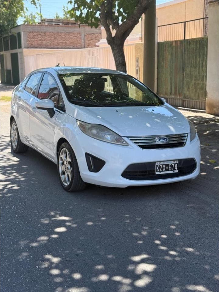 Ford Fiesta Kinetic Design Trend 2012. Con Gnc