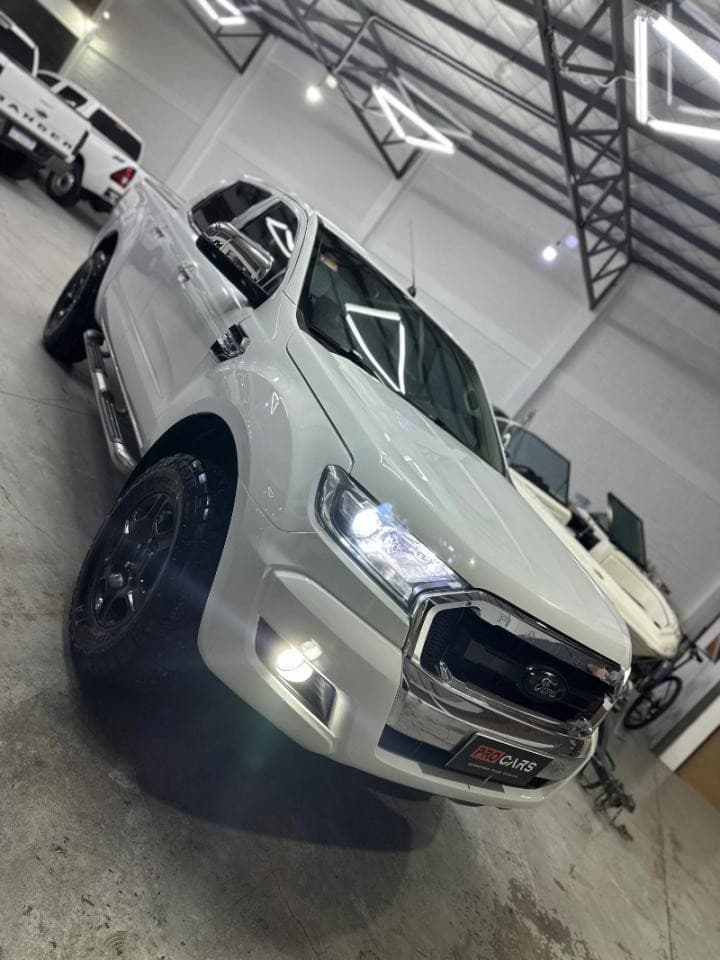 V . E . N . D . I . D . O