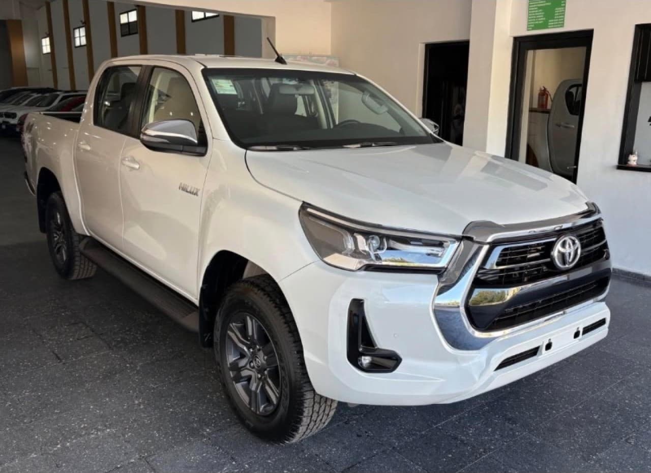 Toyota Hilux Srv 4x4 At 2025