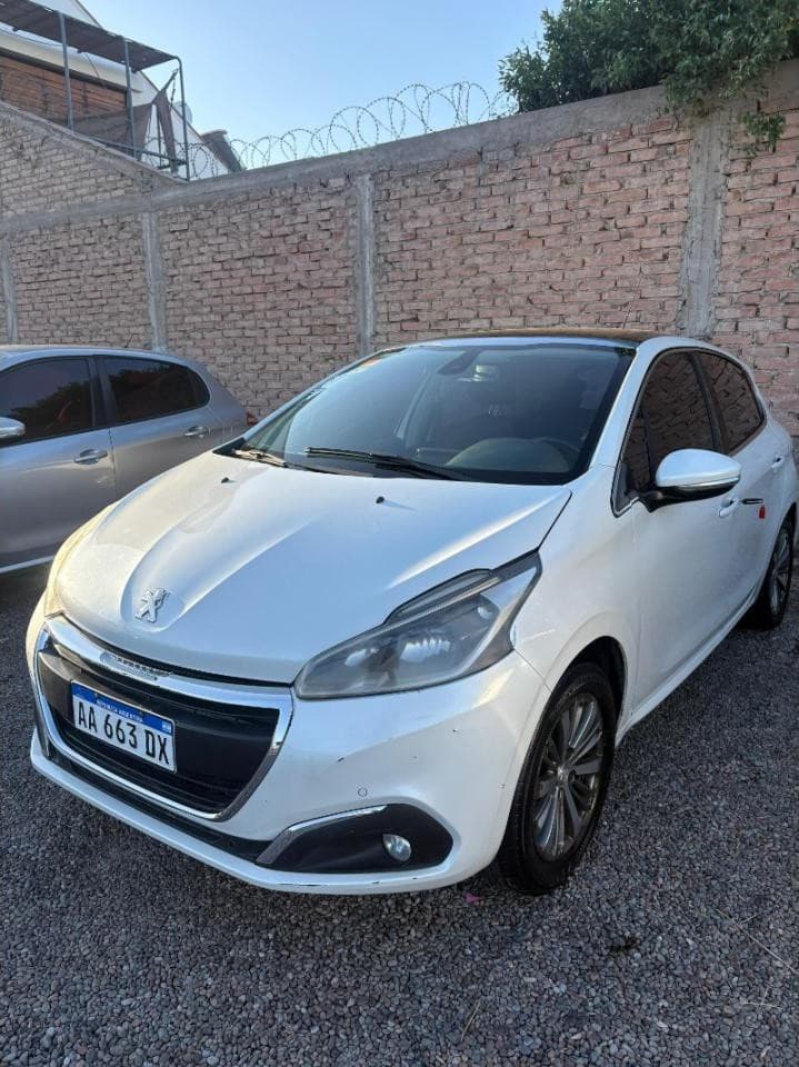 Peugeot 208 Feline 2016. Precio De Info