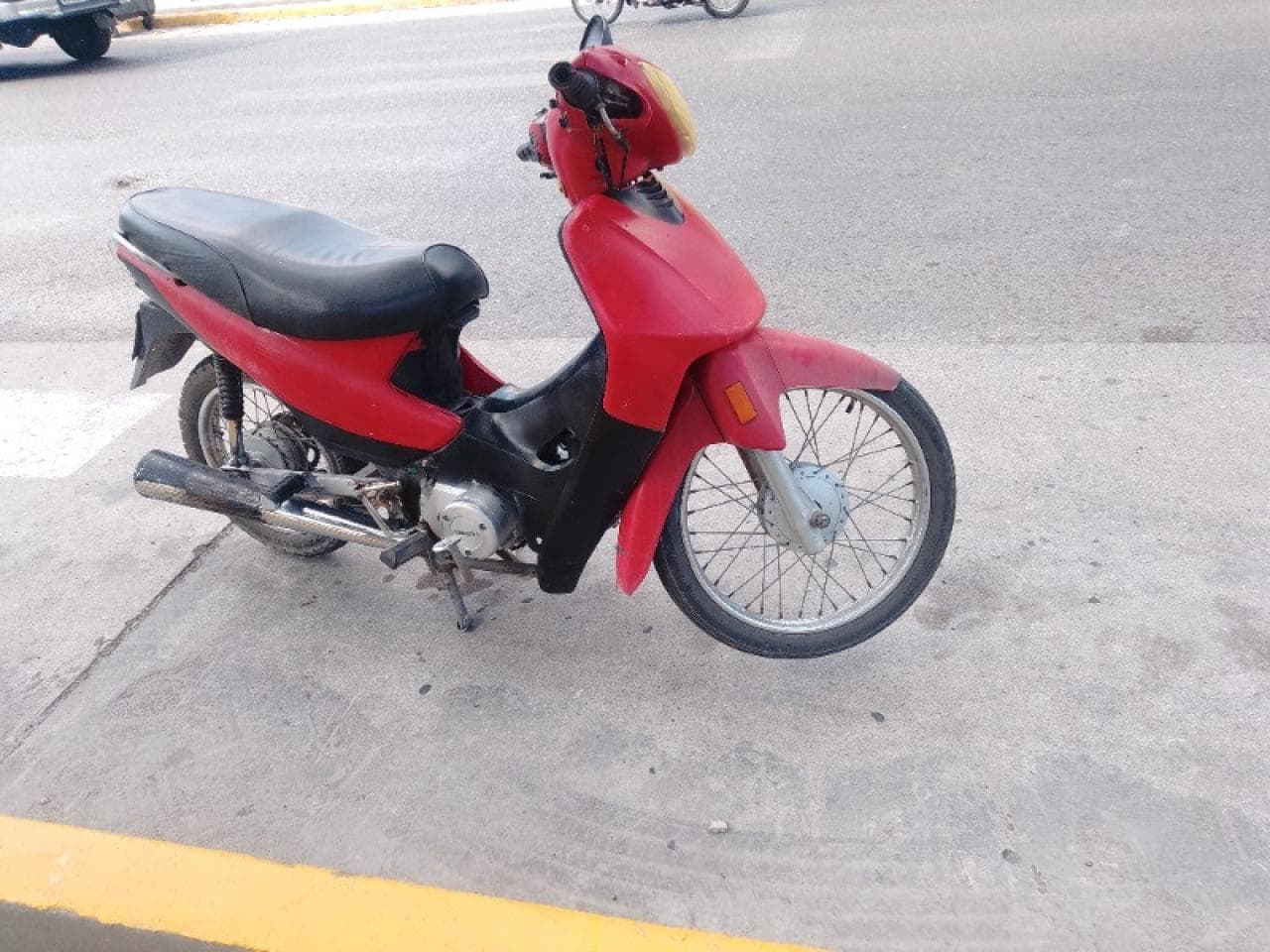 Liquido Maverick Fox Año 2013 Andando Excelente Tarjeta Verde Y Título Motor Nuevo Y Cubiertas Nuevas Sólo Detalles E