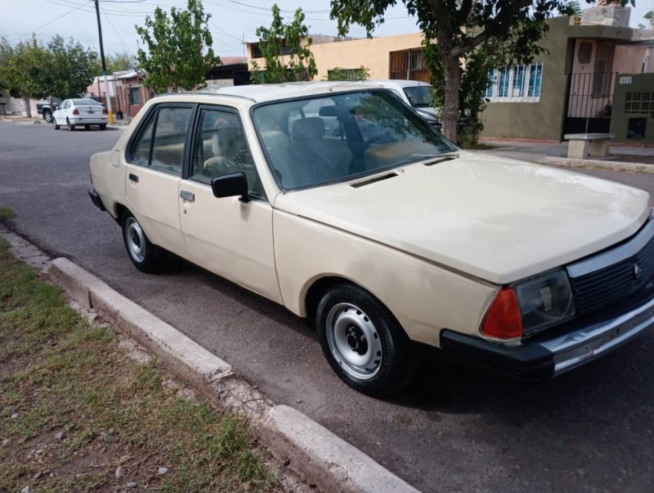 Renault R18 18 Motor 1.4 Chico Todo Los Papeles Muy Lindo. Puedo Recibir Una Moto 110 Y Diferencia Buena Mecánica