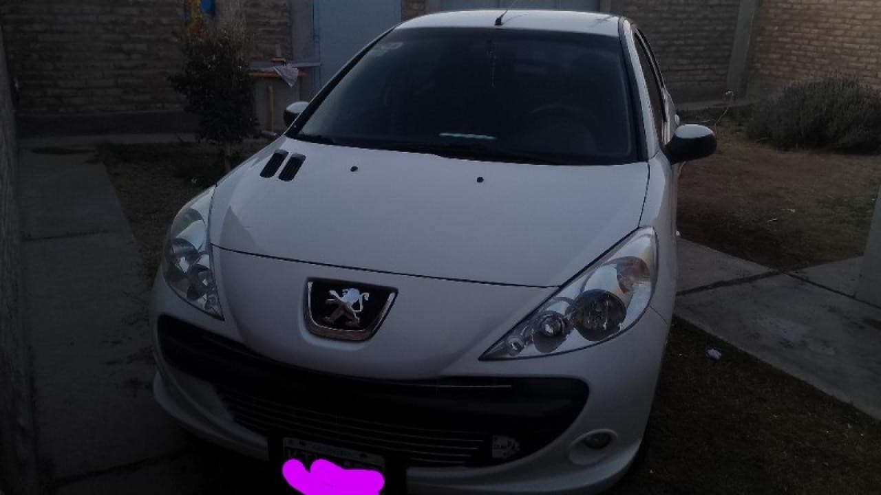 Peugeot 207 2011 Full