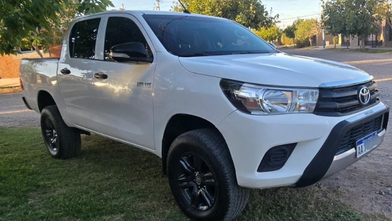 Vendo Permuto Toyota Hilux Dx Pack 2.4 2016 4x4