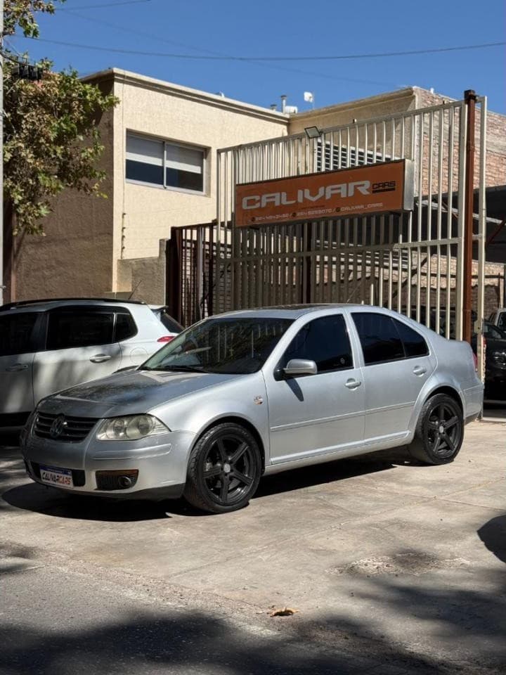 Volkswagen Bora 2.0 Mod 2010 Llantas 17