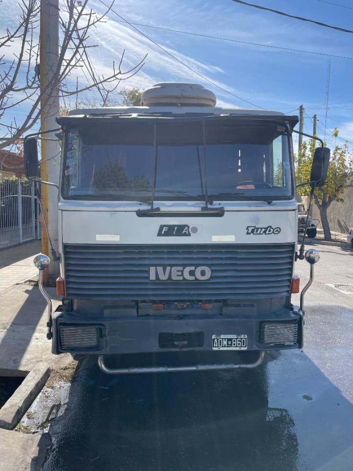 Fiat Iveco 150 Con Motor Mercedes Benz 1114 Con Tanque Regador Modelo 96