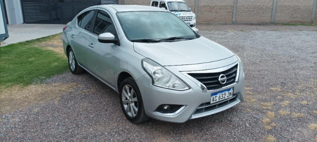 Nissan Versa Advance 2018