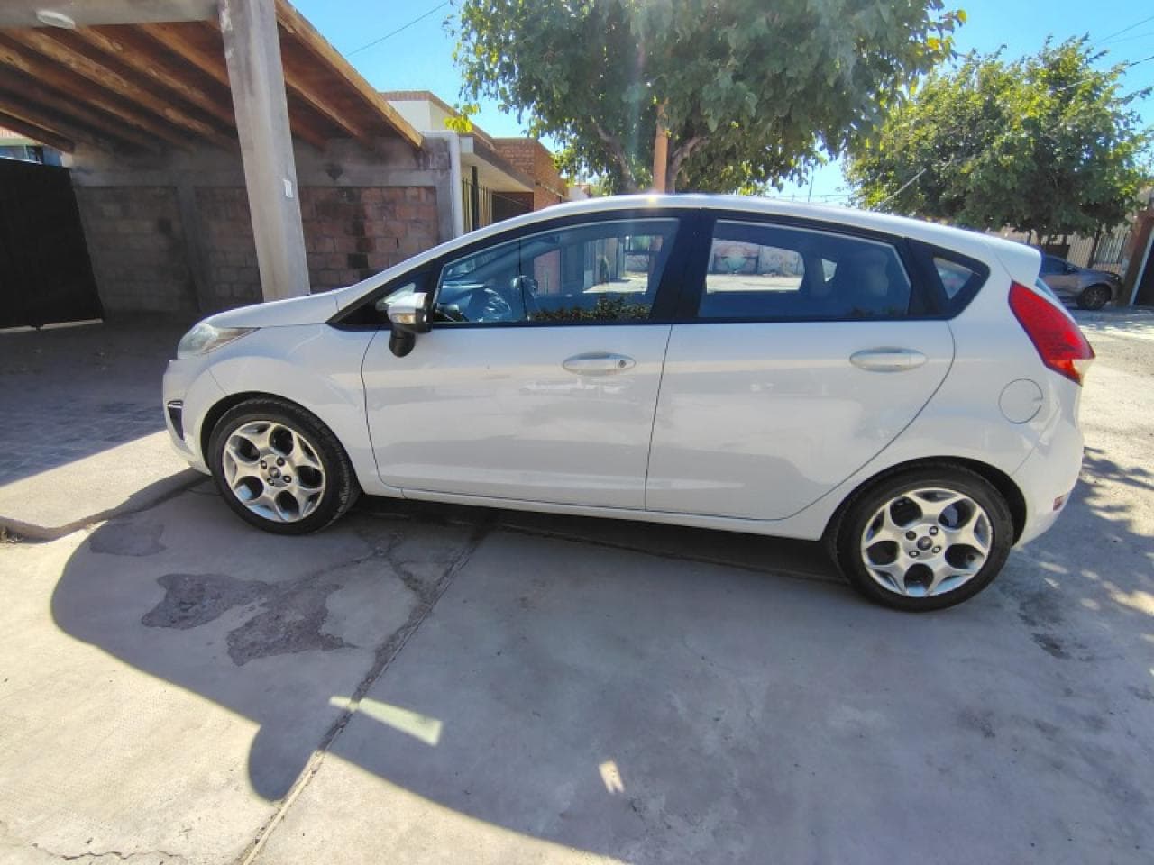 Ford Fiesta Kinetic Design Titanium 2012 - Excelente Estado