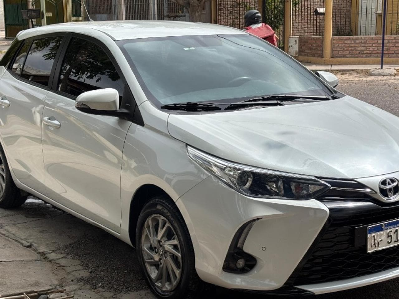 Toyota Yaris Xls 1.5 Mt 5p 2022 Impecable Unico Dueño - Hatchback Blanco Perlado