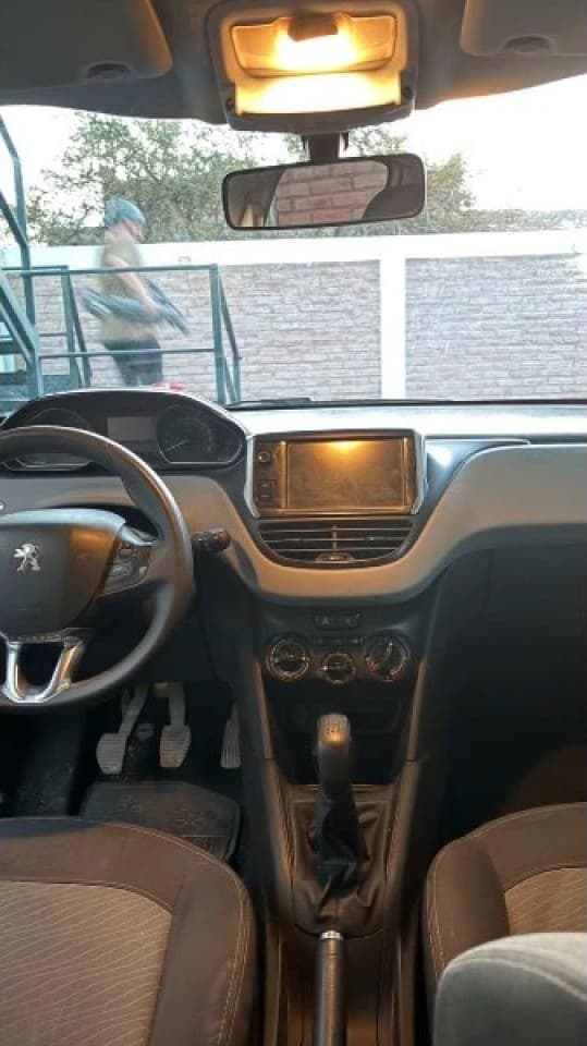 Peugeot 208 Allure 1.6  2014  125.000 Km