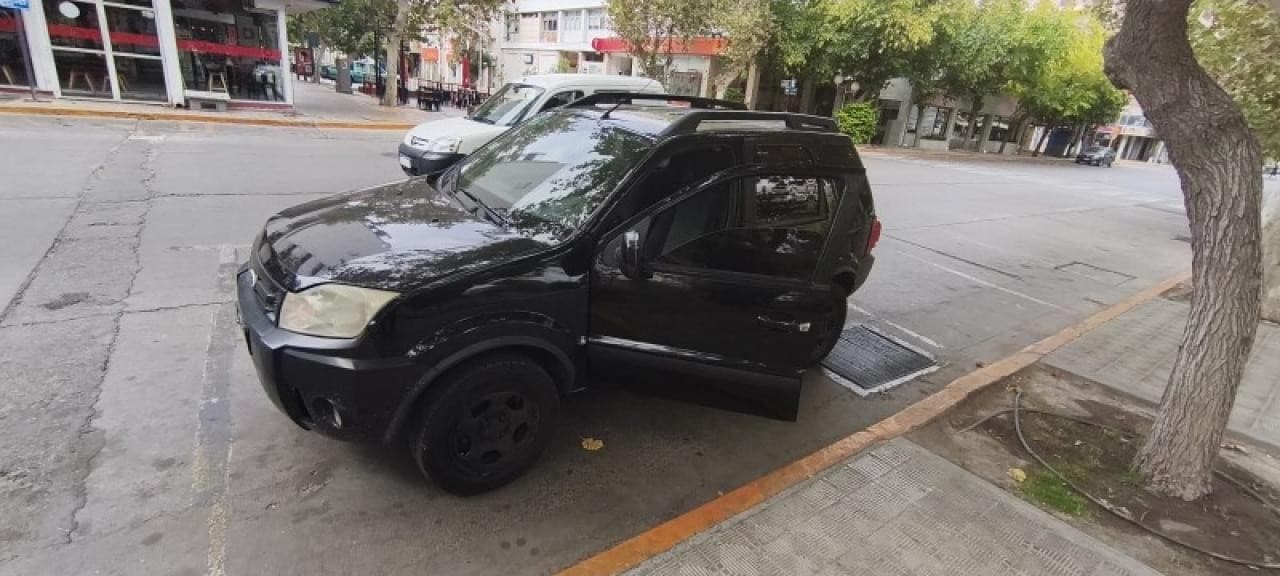 Levanta Cristales Eléctricos, Nafta + Gnc, Aire Acondicionado, Cierre Centralizado, Estéreo, Airbags  Comentario:cubiert