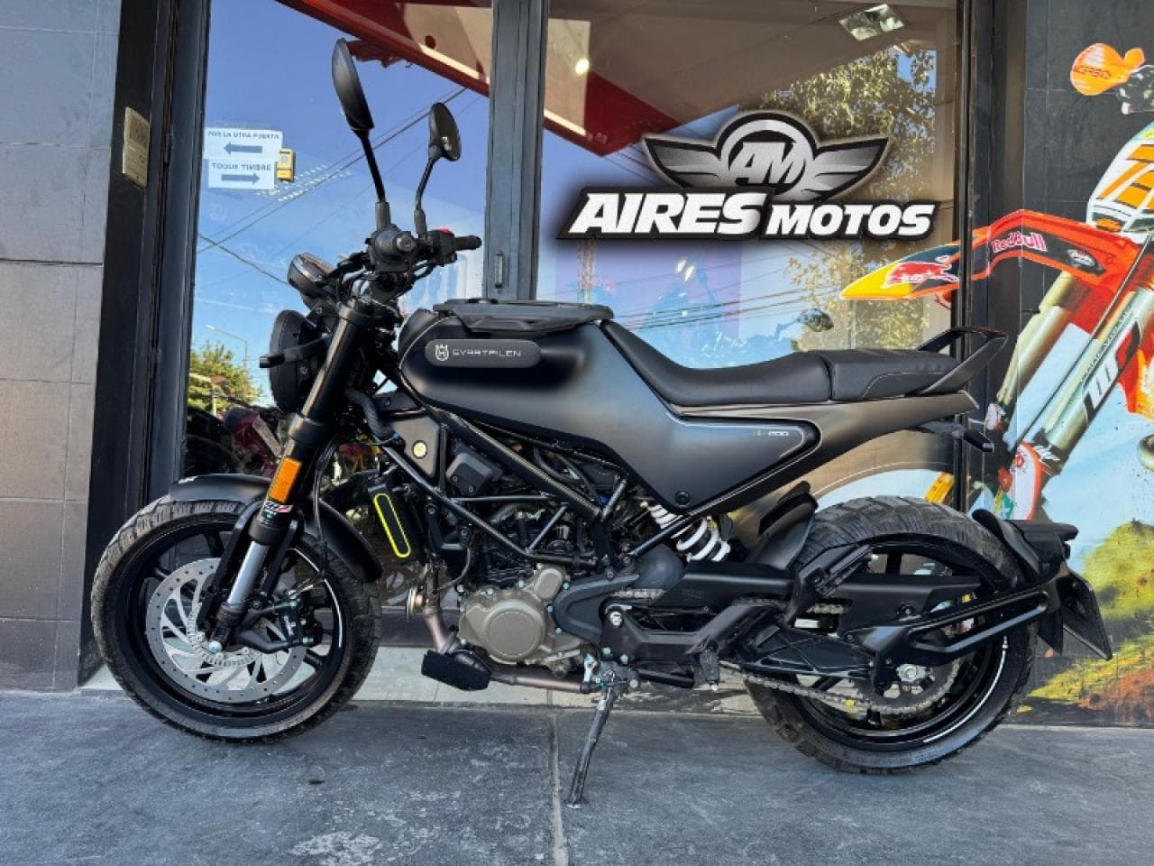 Husqvarna Svartpilen 200 / 2022 *** Aires Motos *** Financiacion Con Dni / Tarjetas De Credito 24 Meses / Permutas.