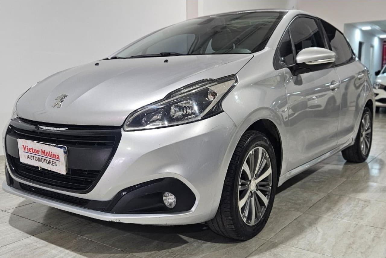 Peugeot 208 Año 2020 Feline Aut 1.6 67.000 Km
