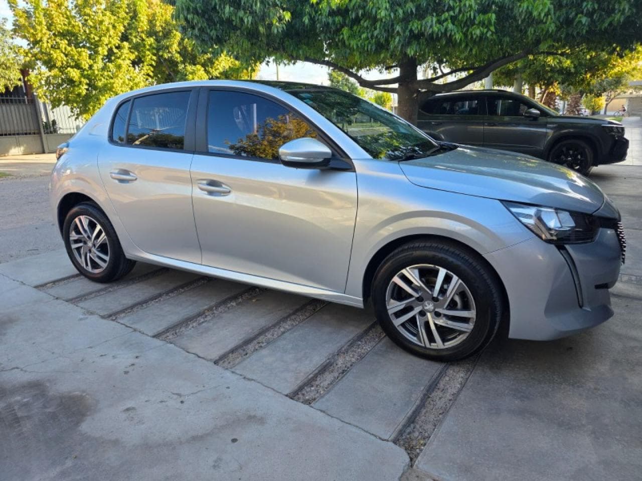 Peugeot 208 Allure 2021, 1° Mano, Impecable