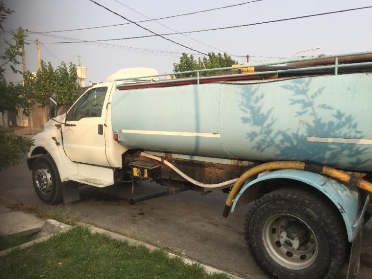 Ford 14.000 Modelo 2003 Motor Cummins Con Tanque Regador