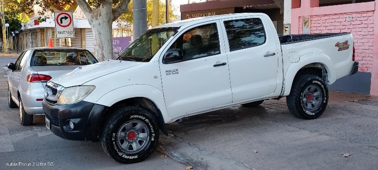 Toyota Hilux Sr 4x4 Año 2011